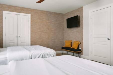 The Commodore - Stunning Vandy Home, Walk To It All Нэшвилл Экстерьер фото
